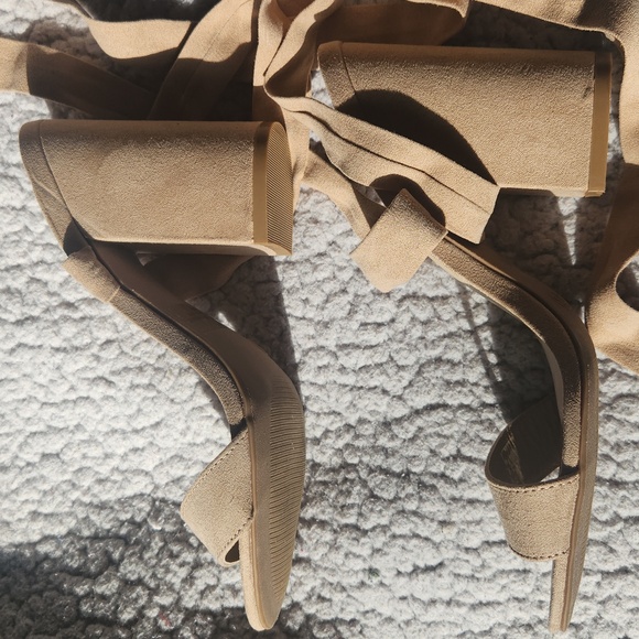 Women's Lulu's Suede Lace Up Heels Size 8 - Picture 5 of 7